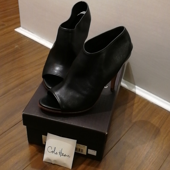 Like-new Gorgeous Cole Haan black leather stilettos - Picture 1 of 8